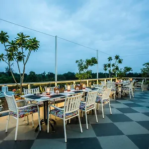 Hotel Tripli Shiv