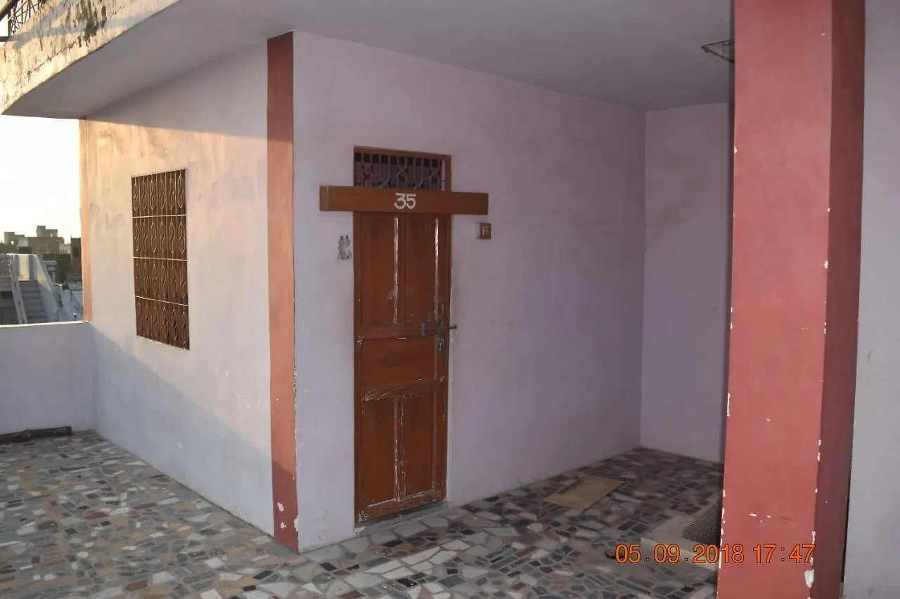 Family Guest House Varanasi 2*,  India