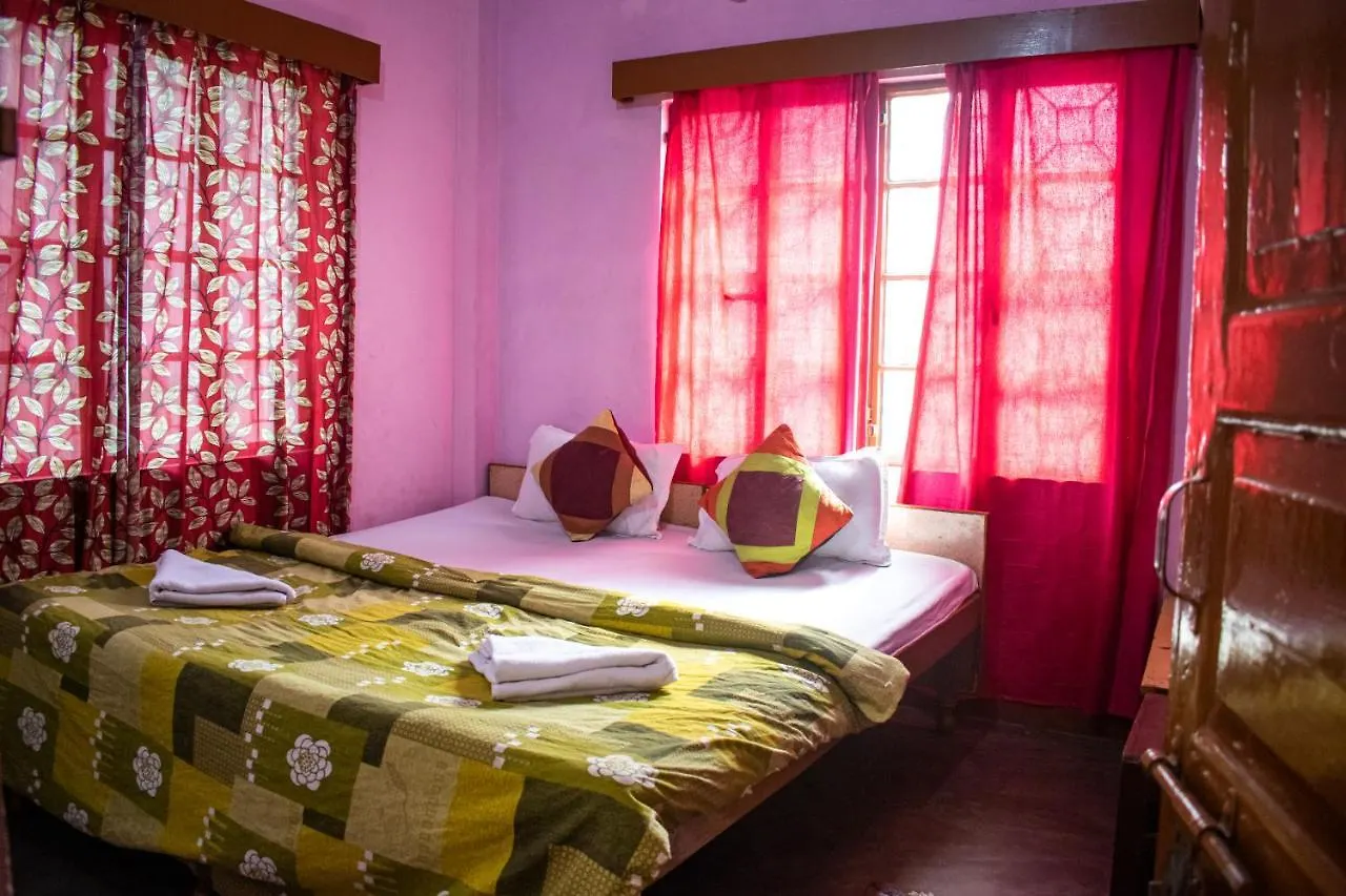 Family Guest House 바라나시 2*,
