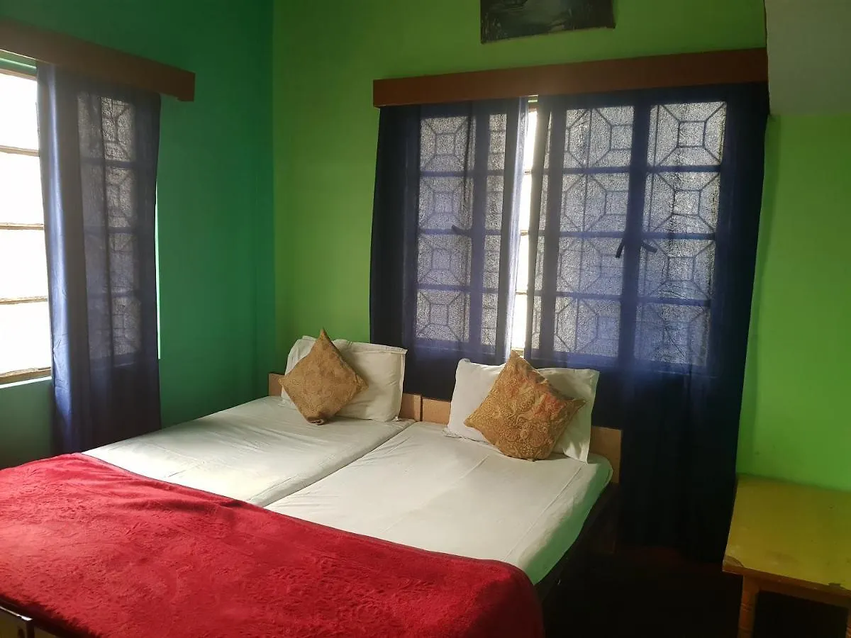 Family Guest House 바라나시 2*,